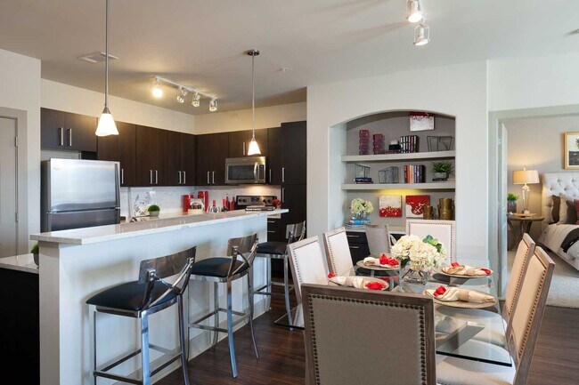 Foto del edificio - Modern Luxury in Montrose 1/1
