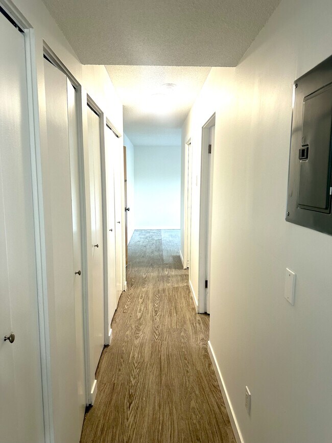 Building Photo - 626 Kinchant St