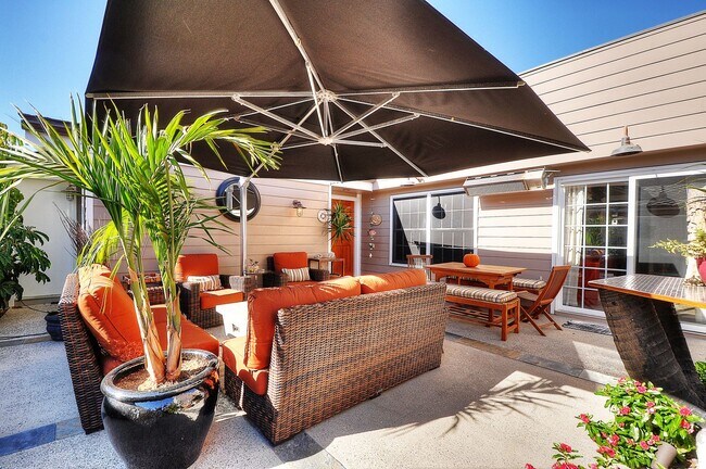 Building Photo - 4022 Calle Marlena