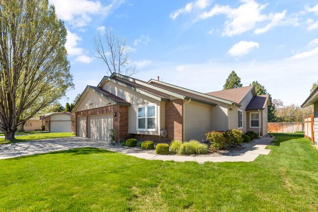 Foto del edificio - 10490 W Wildrose Ct