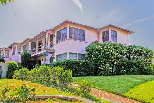Building Photo - 710 Arroyo Dr