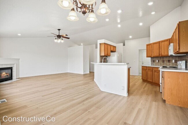 Building Photo - 3 br, 2 bath House - 2643 E Apricot Court