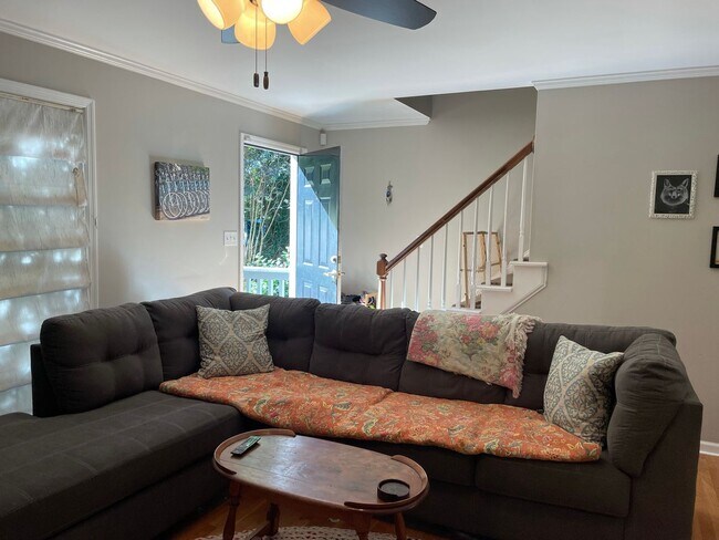 Foto del edificio - Three Bedroom Available on Eastside