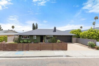 Building Photo - 1009 La Tierra Dr
