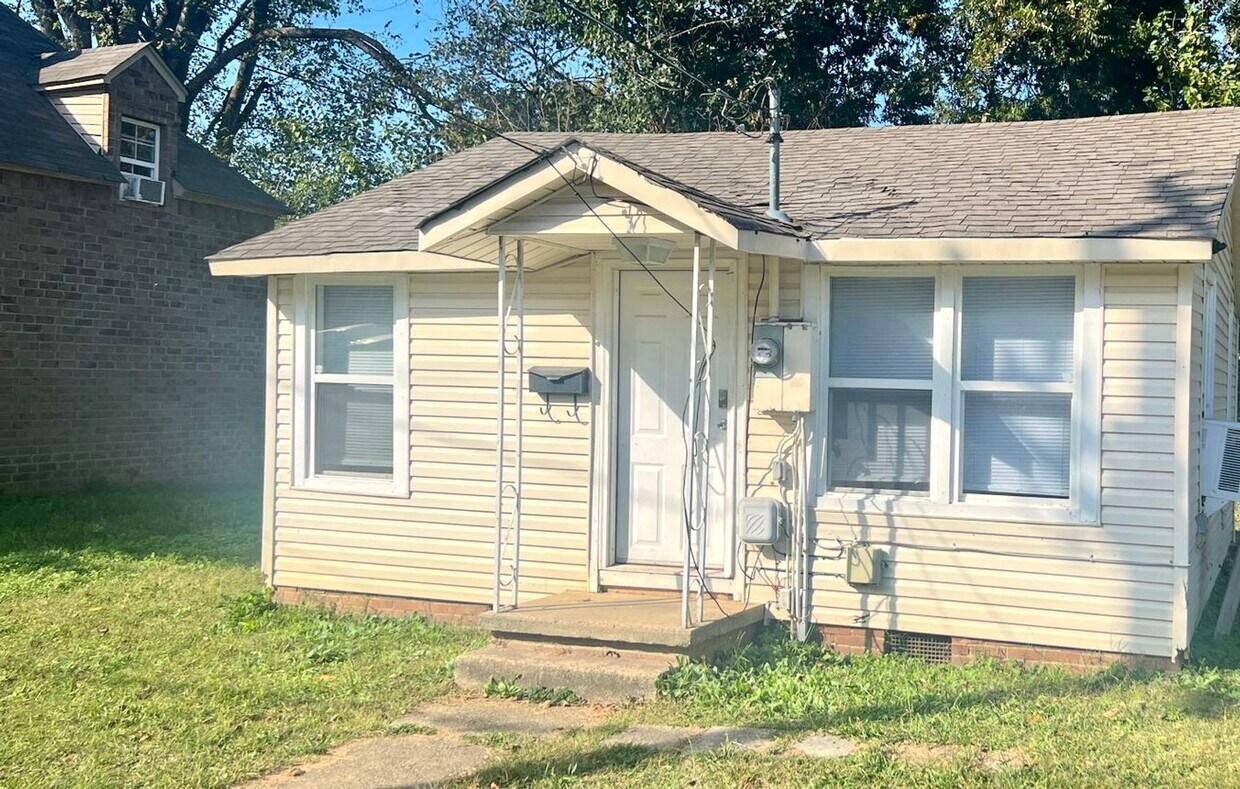 Primary Photo - 817 Vine St.--AVAILABLE NOW! 1/2 OFF 1ST M...