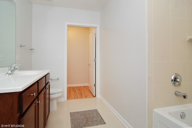 Foto del edificio - ReVerb Century Station Apt! (3200 S Oak Park)