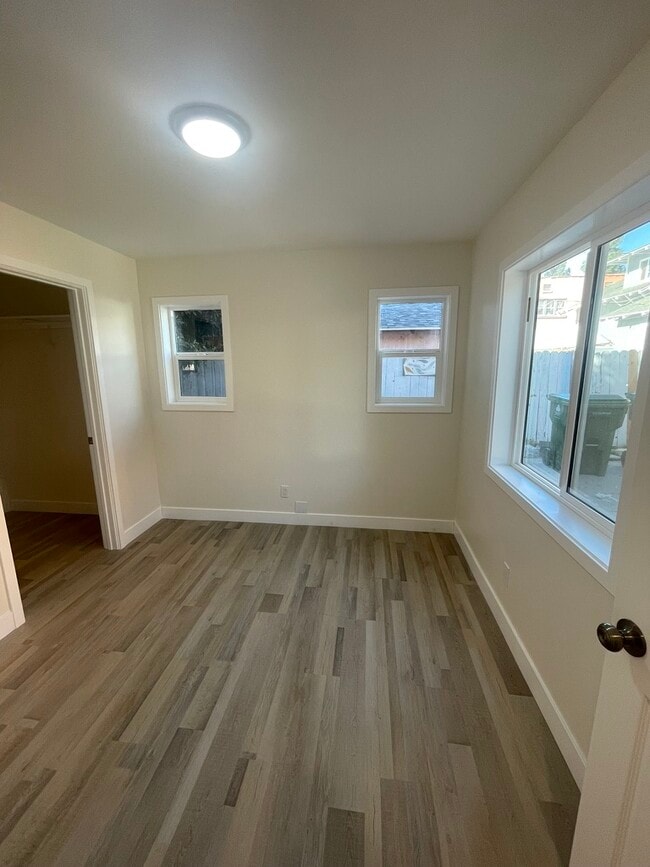 Room 1 - 1222 W Martin Luther King Jr Blvd