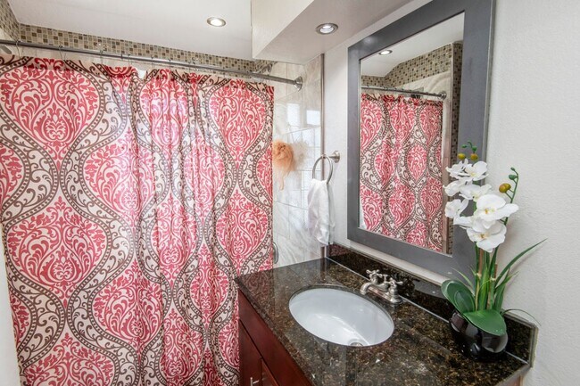 Foto del edificio - Inviting Bayview Townhouse
