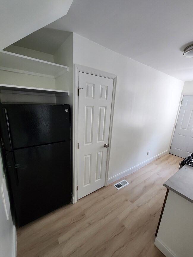Building Photo - 5028 Pembridge Ave