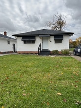 Building Photo - 4672 Hillside Ave