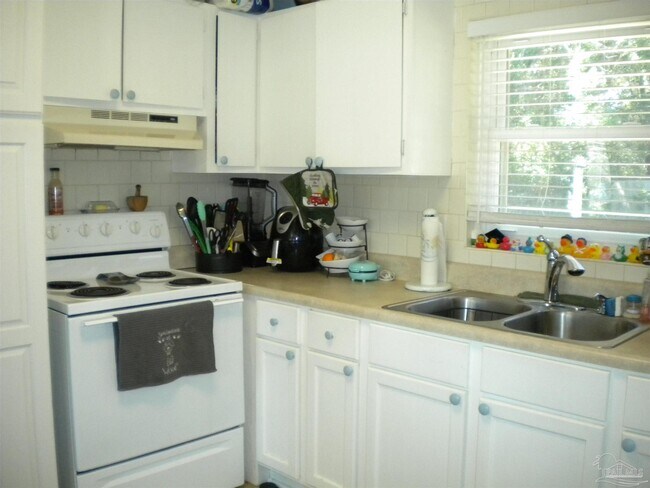 Building Photo - 3234 West Ave