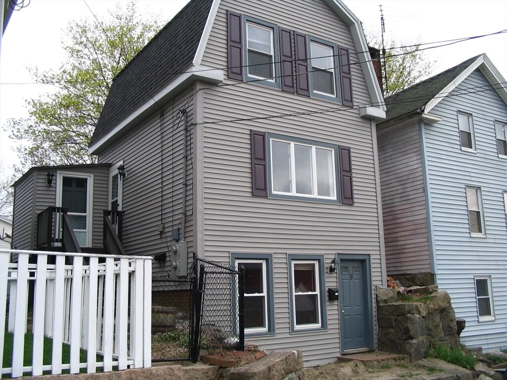 9 Eastern Ave Unit 1, Gloucester, MA 01930 Room for Rent in