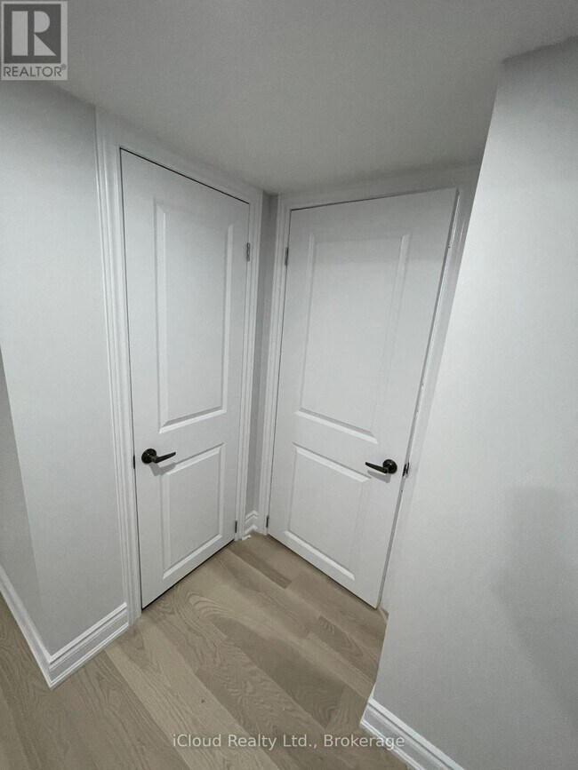 Photo du bâtiment - 4105 Channing Cres