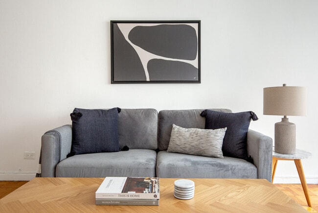 Building Photo - 420 E 80th St