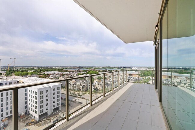 Foto del edificio - 7901 Windrose Ave