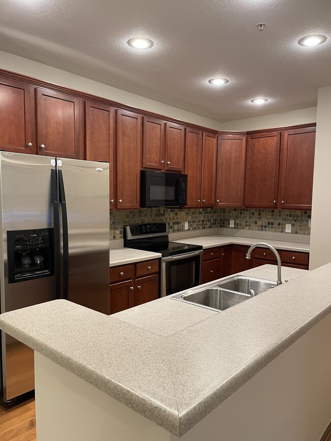 Building Photo - 1652 White Pine Way