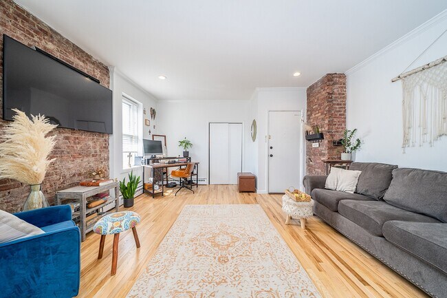 Foto del edificio - 831 Clinton St