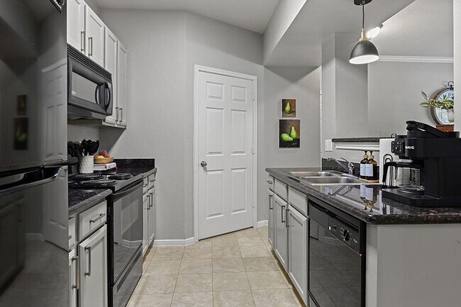 Foto del edificio - Corporate Furnished Rental