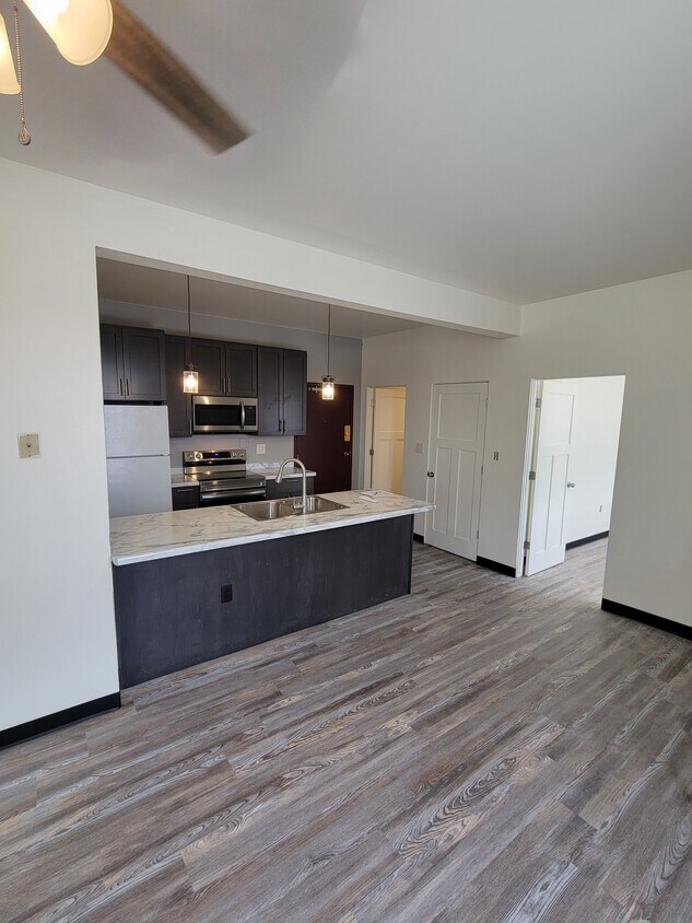 Foto principal - 103 N Wisconsin St