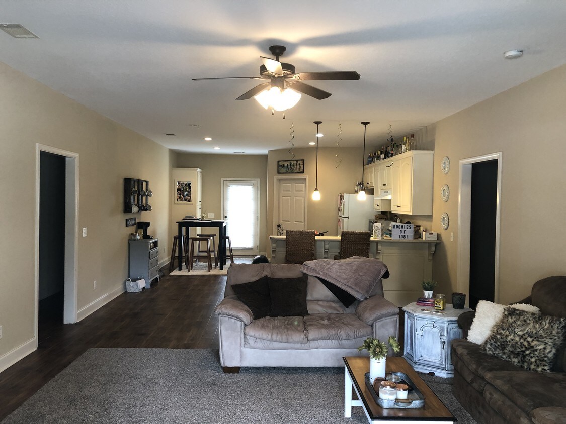 Foto principal - 108 Hawthorne Rd