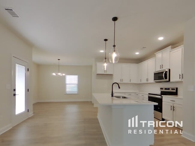 Building Photo - 615 Cantrell Dr