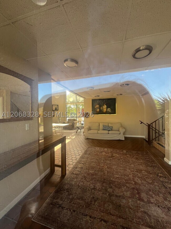 Building Photo - 9139 Fontainebleau Blvd