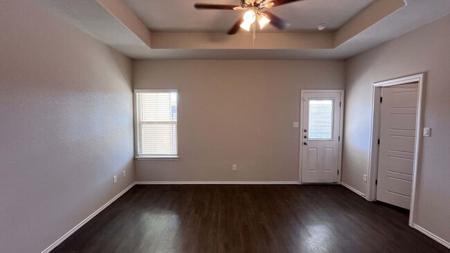 Building Photo - Welcome home 3/2 ready to move in!