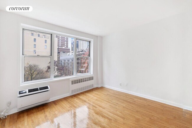 Foto del edificio - 401 W 56th St