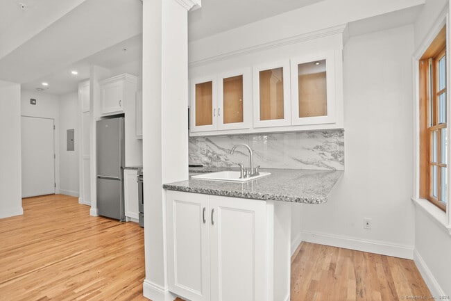 Building Photo - 2 Hollyhock Rd