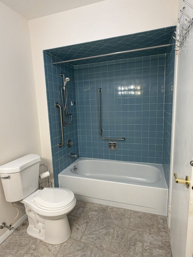 Building Photo - 84 Amberly Dr