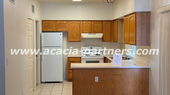 Foto del edificio - Gated 2 bed 2.5 bath