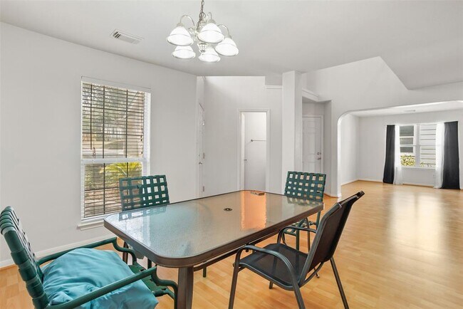 Building Photo - 1617 Gaylord Dr