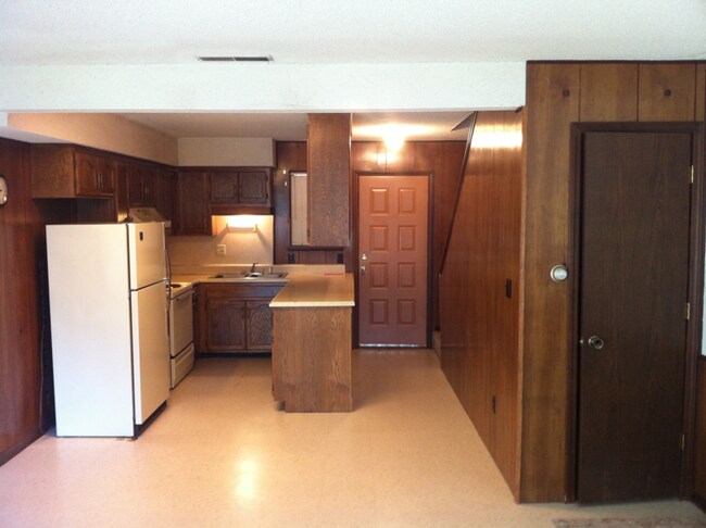 Building Photo - 410 E Santa Fe Dr