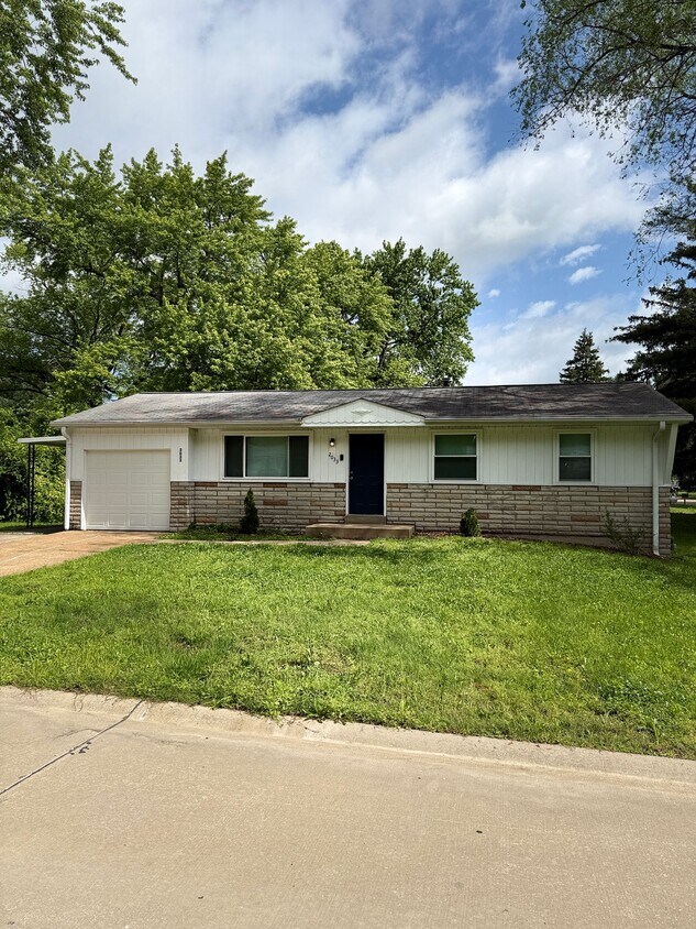 Foto principal - 2033 Bella Clare Dr