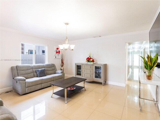 Foto del edificio - 33 NW 58th Ct