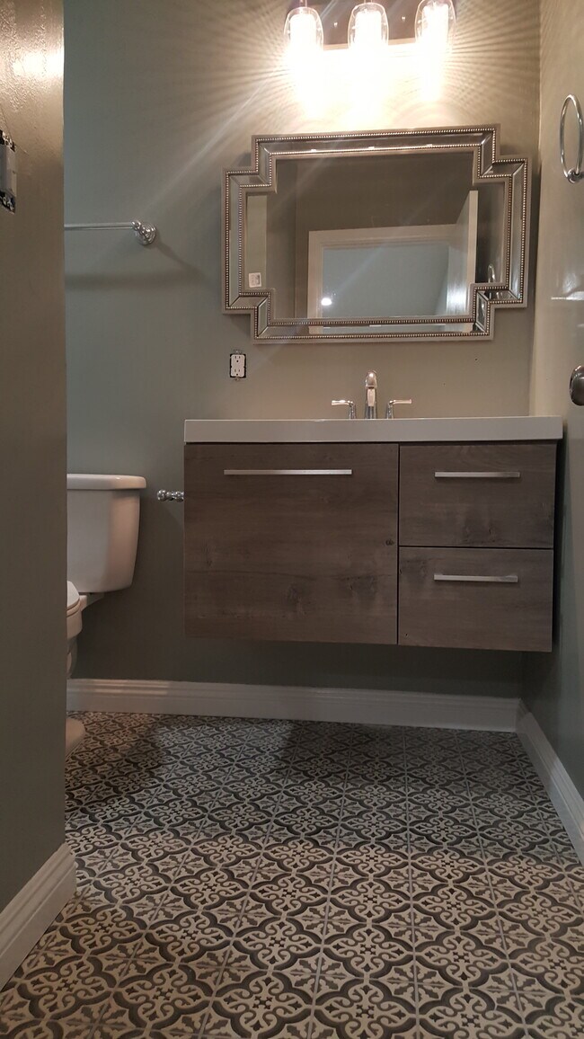Building Photo - 5215 Marmion Way