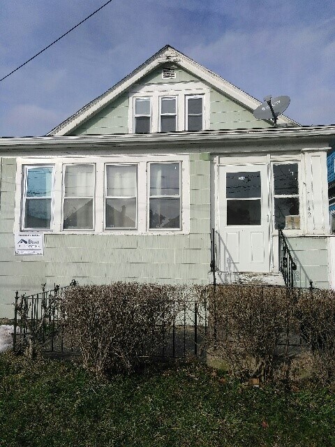 Primary Photo - 142 Millicent Ave