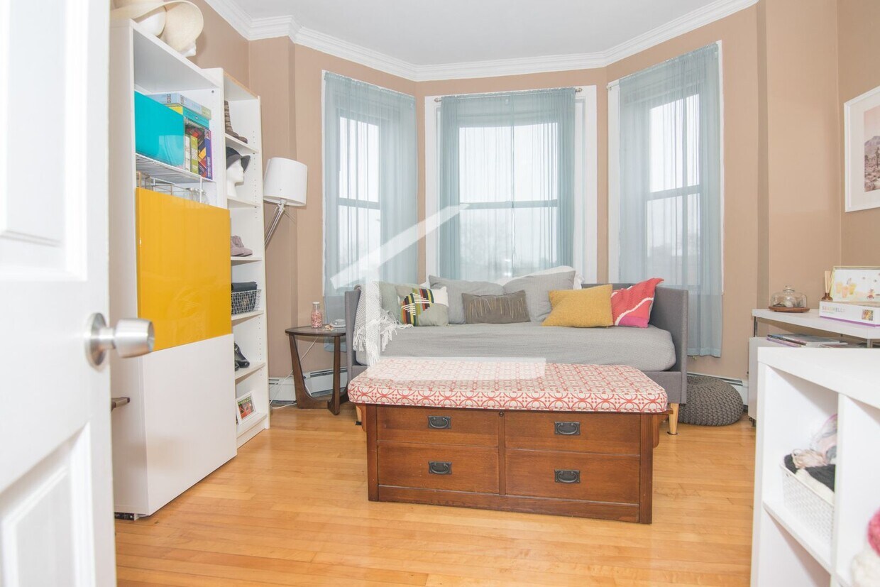 Building Photo - 183 Glenville Ave