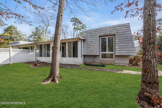 Building Photo - 166 E Holly Ln