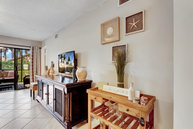 Foto del edificio - 30 Pelican Pointe Dr