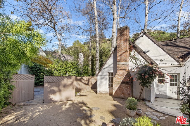 Foto del edificio - 2615 Canyon Dr