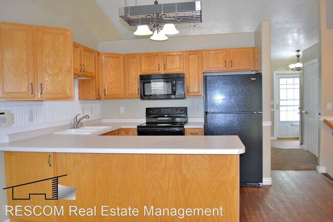 Foto del edificio - 5 br, 3 bath House - 72701 -1838 N 725 W