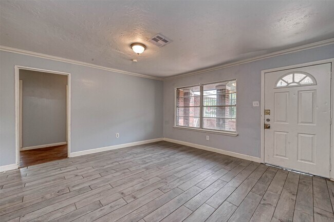 Building Photo - 5431 Willow Glen Dr