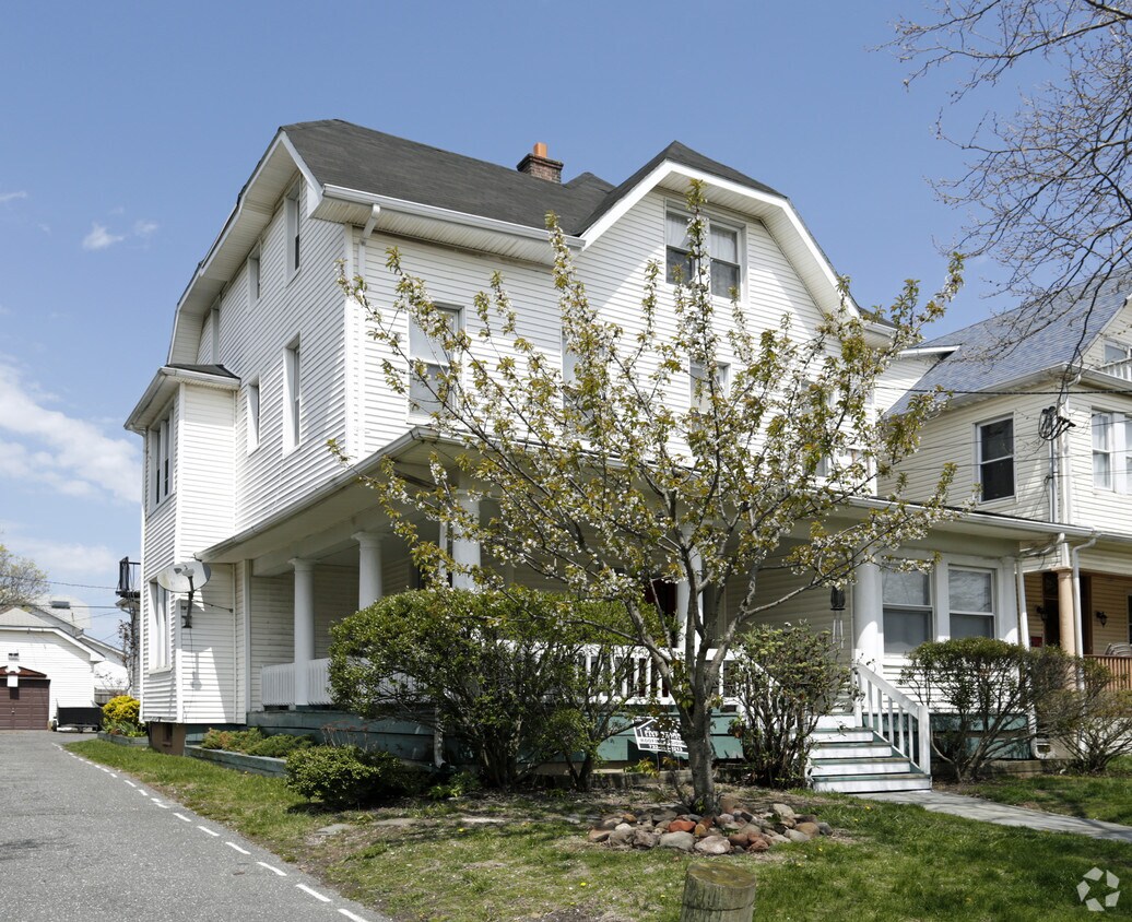 Building Photo - 405 2nd Ave
