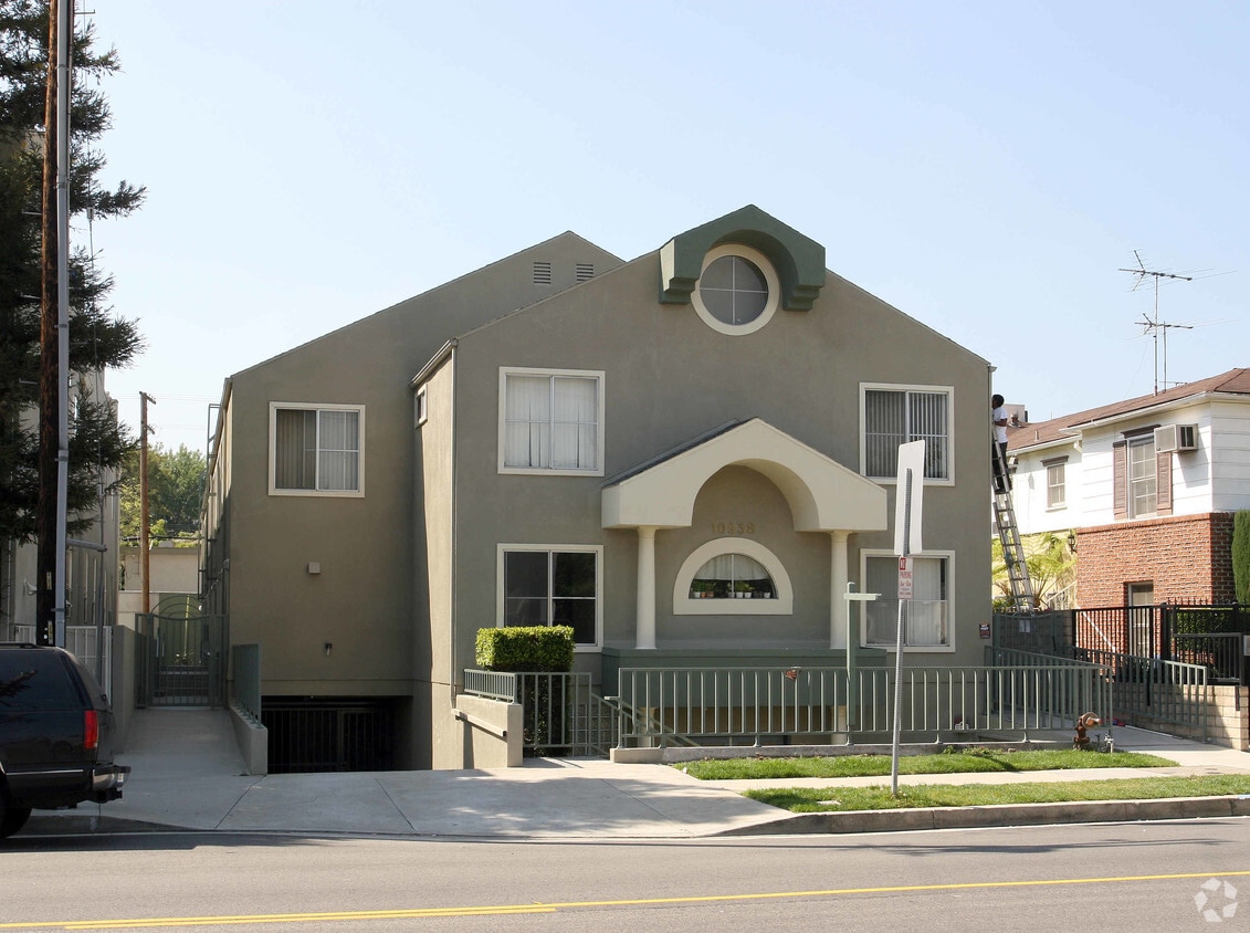 Building Photo - 10938 Moorpark St