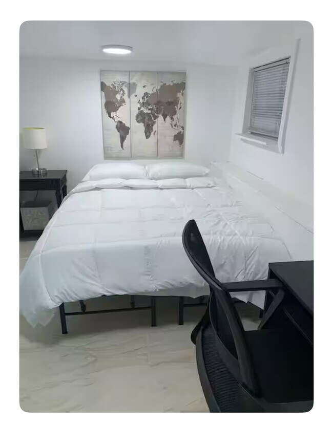 Foto del edificio - 445 Fern Pl