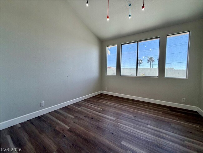 Foto del edificio - 5524 Flora Spray St