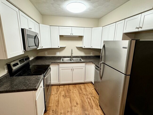 Building Photo - 503 W Valley Dr