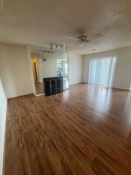 Building Photo - 616 Shoreham Ct