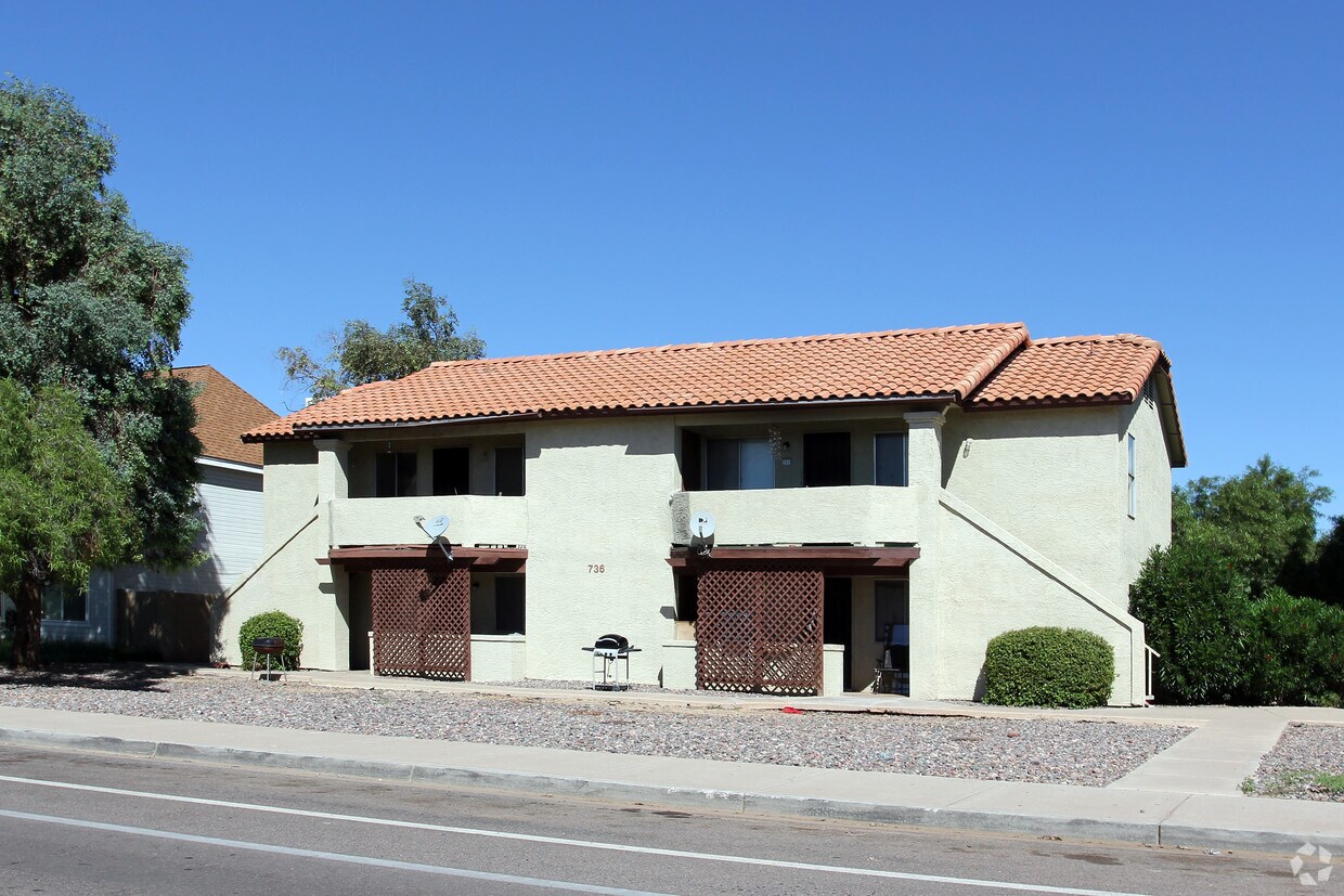 Building Photo - 736 W Knox Rd